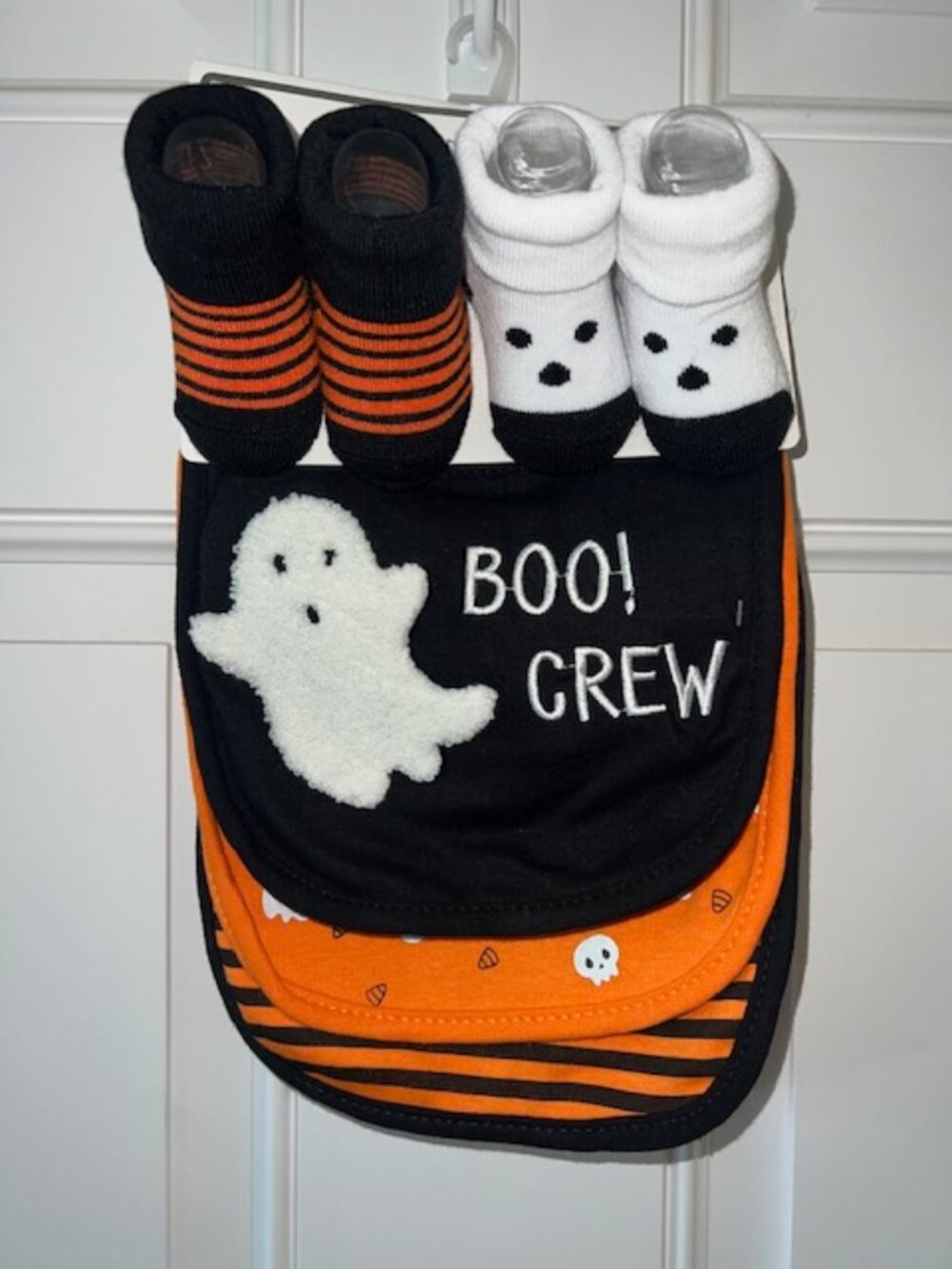 HALLOWEEN BIB AND BOOTIE SET